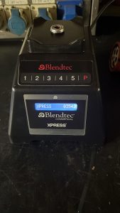 5-programli-xpress-blender-blendtec-commercial-03542